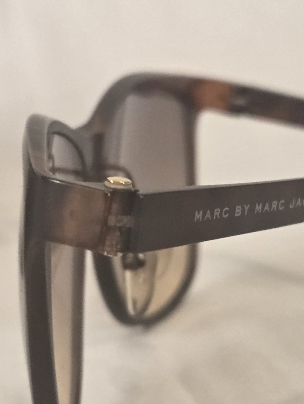Marc By Marc Jacobs Womens/Unisex Tortoiseshell Sunglasses with Gradient Lenses - Picture 8 of 12